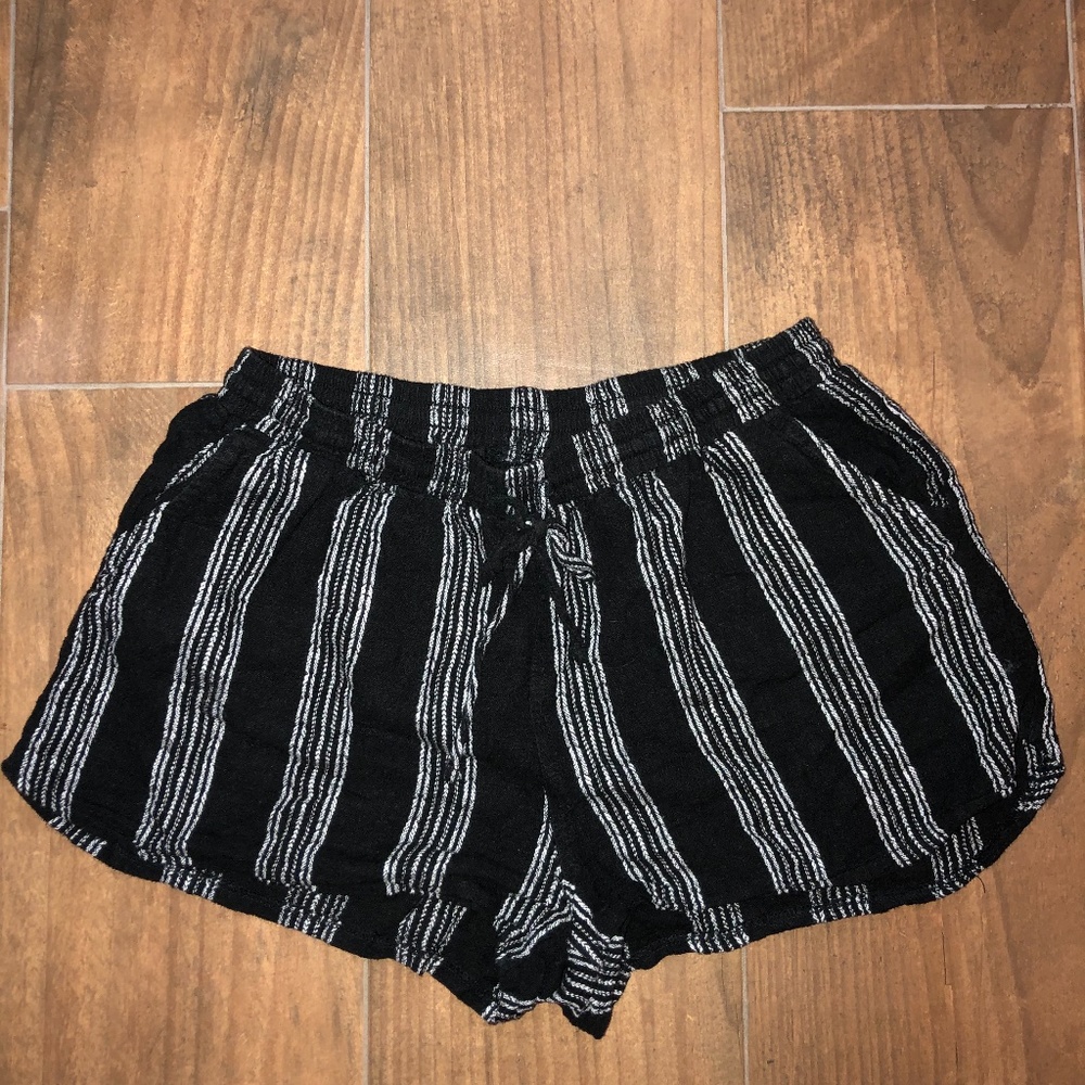 BLACK & WHITE STRIPPED SHORTS